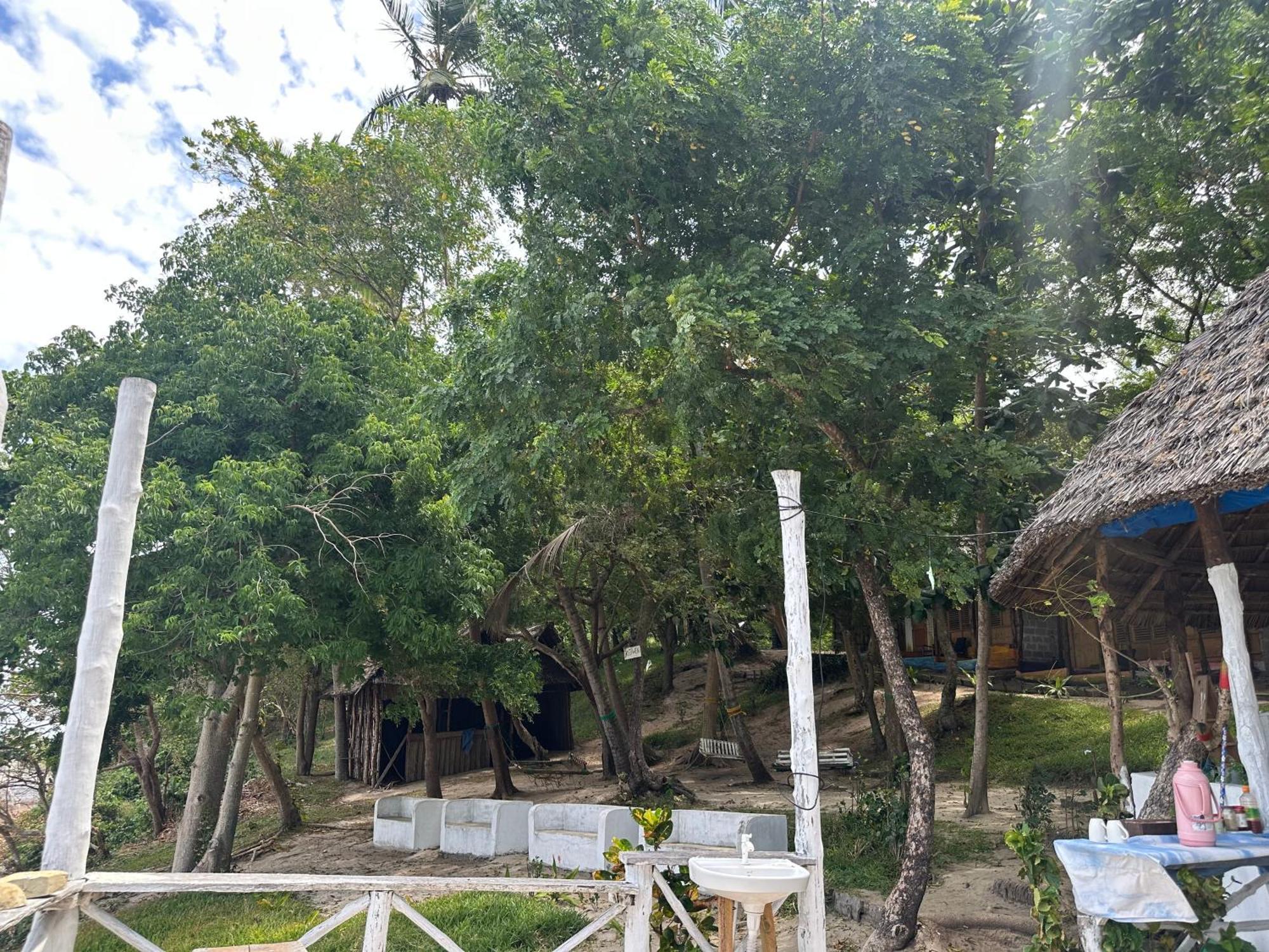 Maweni Beach Bungalows Kilindoni Bagian luar foto