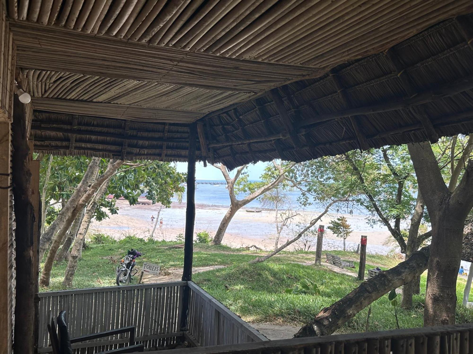 Maweni Beach Bungalows Kilindoni Bagian luar foto