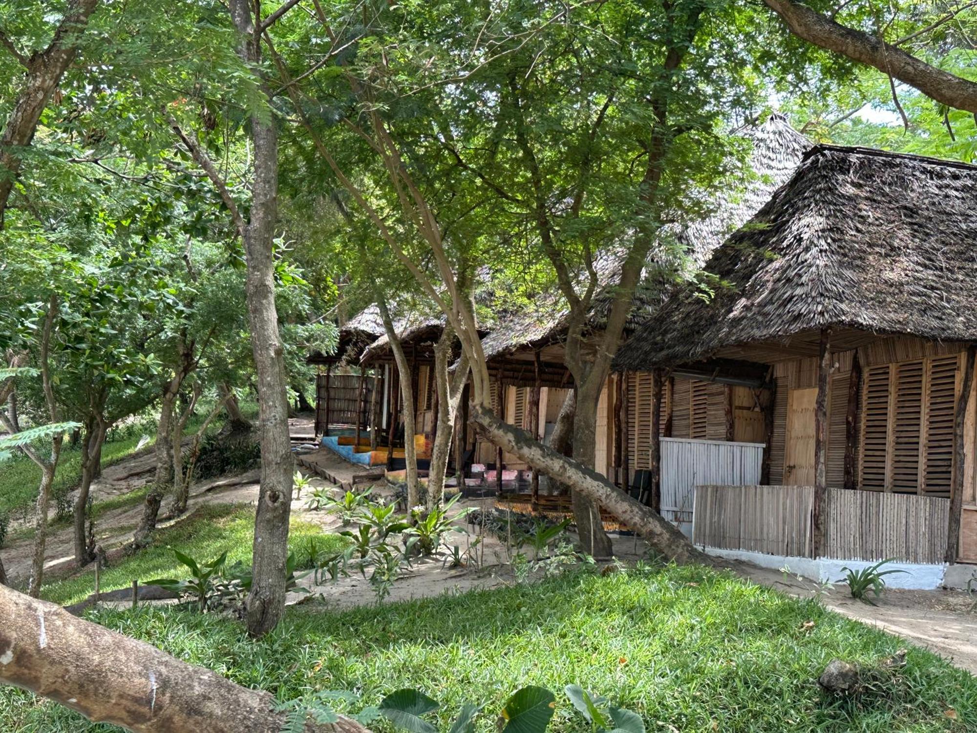 Maweni Beach Bungalows Kilindoni Bagian luar foto