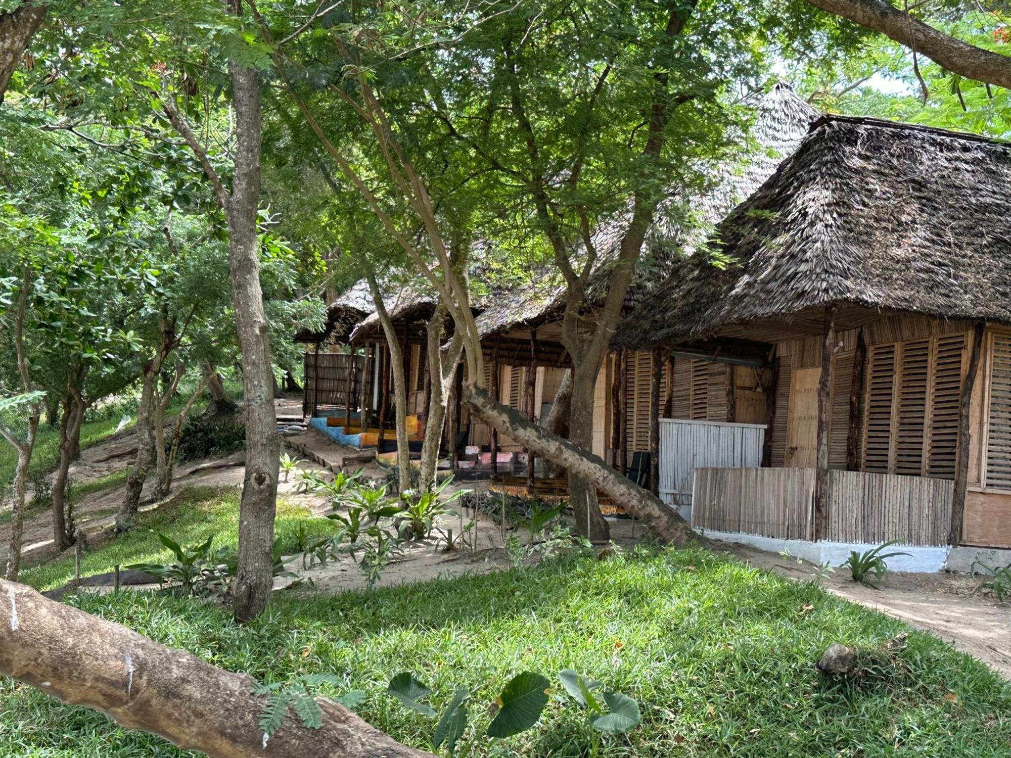 Maweni Beach Bungalows Kilindoni Bagian luar foto